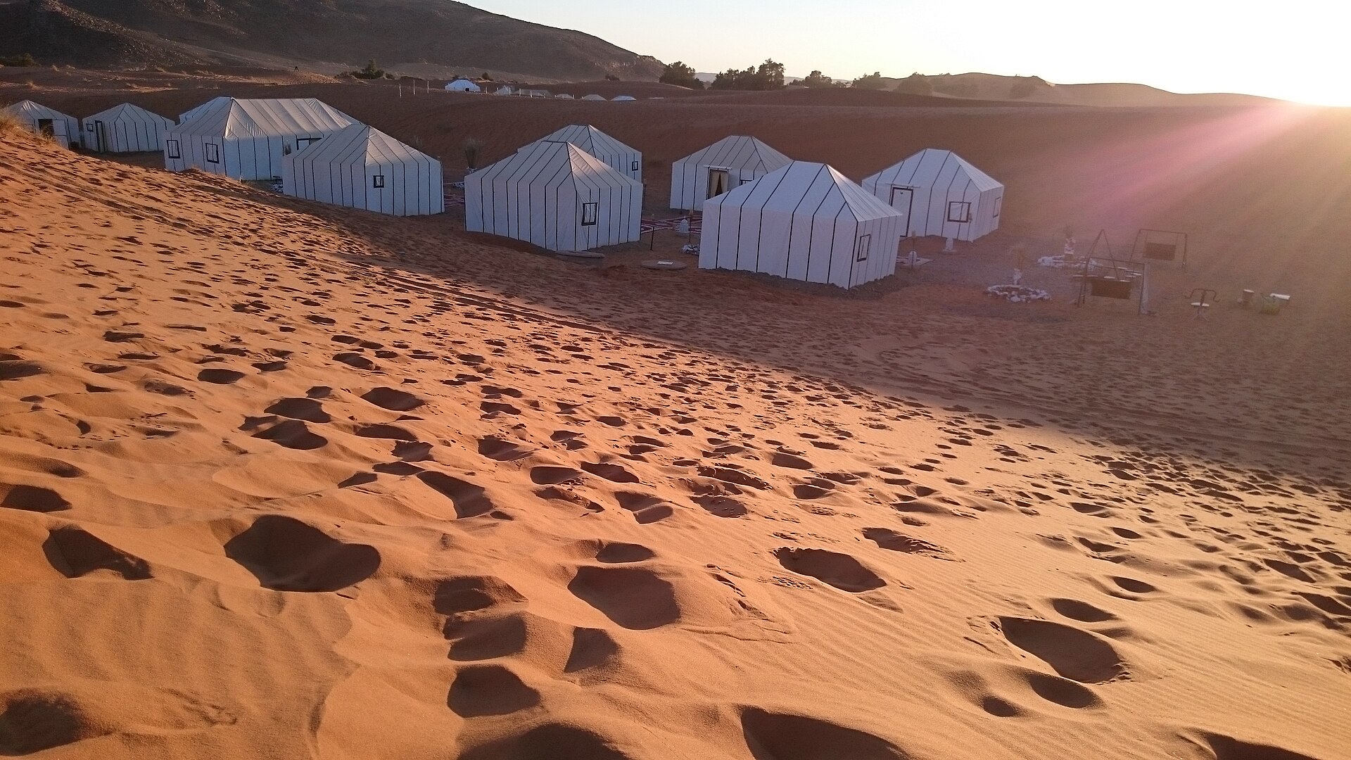 Camp dans les dunes du désert de Merzouga